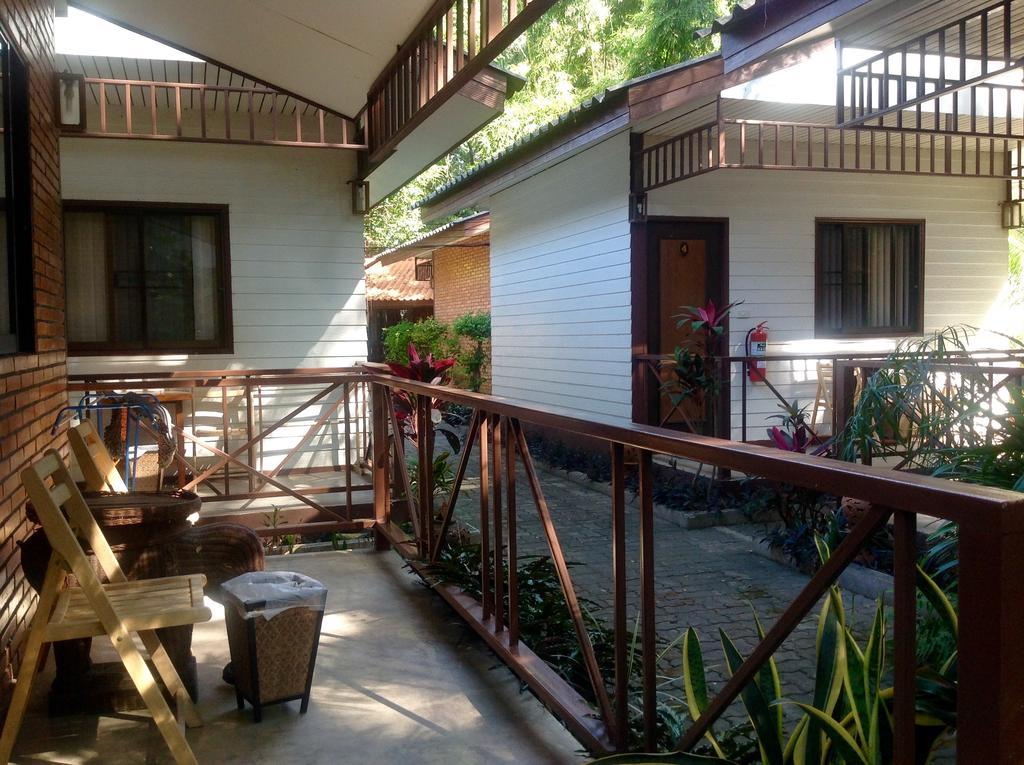 The Pub Guesthouse Чиангмай Экстерьер фото