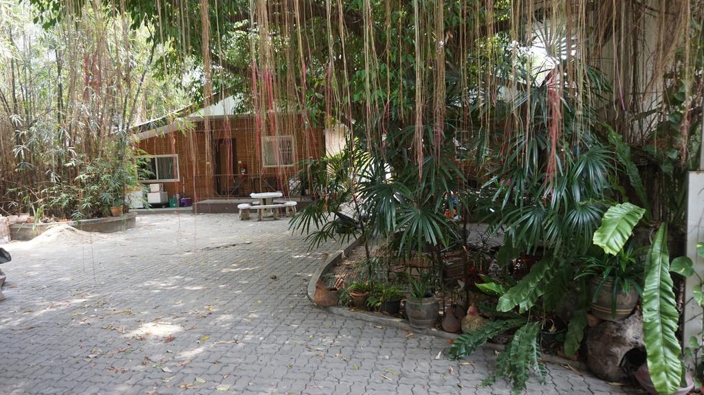 The Pub Guesthouse Чиангмай Экстерьер фото