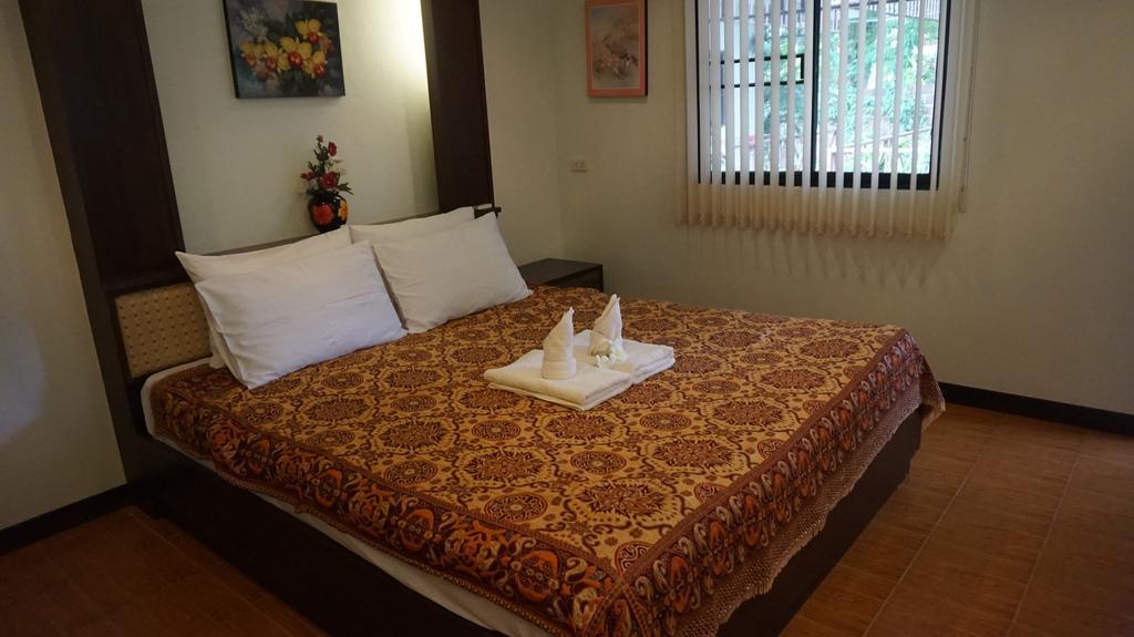 The Pub Guesthouse Чиангмай Экстерьер фото